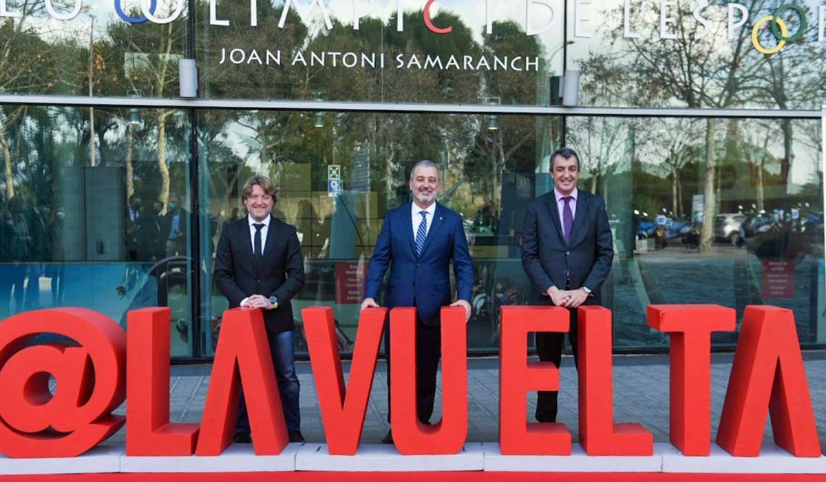 Jaume Collboni, David Escudé, y Javier Guillén, tras el acto de hoy Jaume Collboni, David Escudé, y Javier Guillén, tras el acto de hoy
