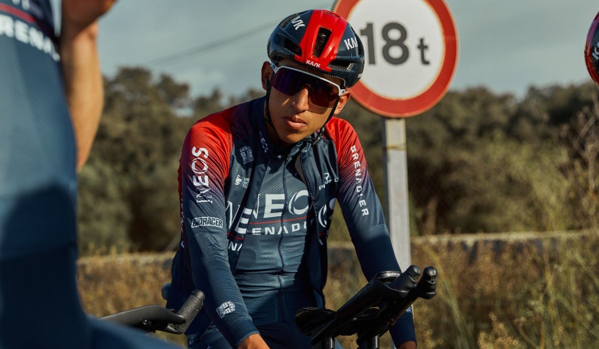 Egan Bernal sufre un accidente con un autobús mientras entrenaba Egan Bernal sufre un accidente con un autobús mientras entrenaba