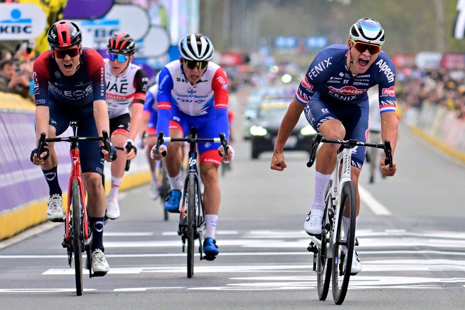 Mathieu van der Poel se lleva el Tour de Flandes 2022. Mathieu van der Poel se lleva el Tour de Flandes 2022.