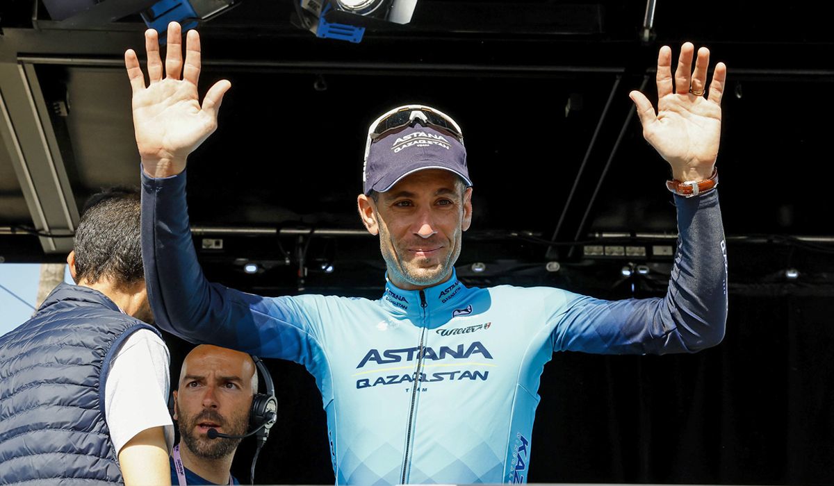 Vincenzo Nibali en una imagen de la etapa de hoy, que ha finalizado en su Messina natala Vincenzo Nibali en una imagen de la etapa de hoy, que ha finalizado en su Messina natala