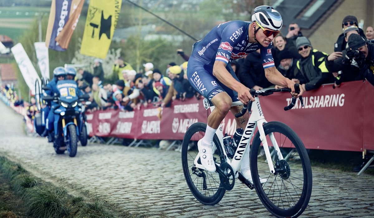 Mathieu van der Poel compitiendo con la Canyon Aeroad 