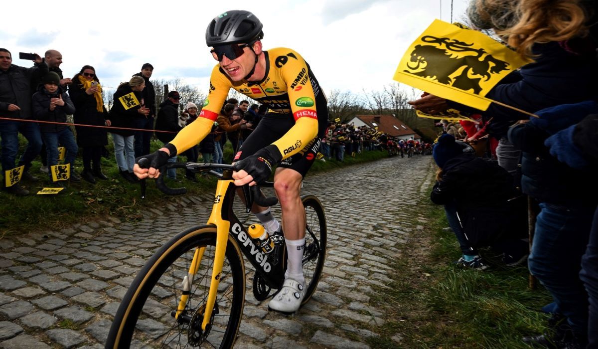 Nathan Van Hooydonck durante la edición de 2022 del Tour de Flandes con el Jumbo.