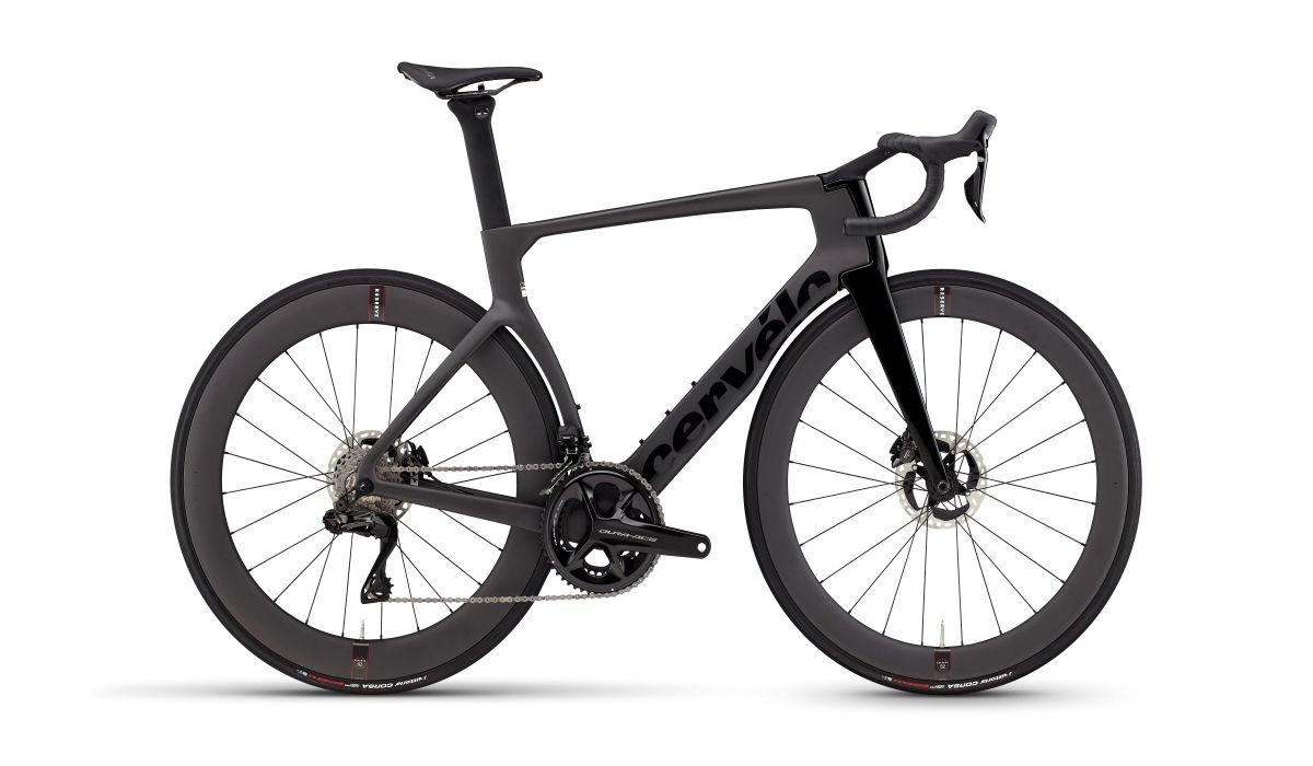Bicicleta Cervélo S5 en el modelo estándar negro, habrá mucho más colores. Bicicleta Cervélo S5 en el modelo estándar negro, habrá mucho más colores.