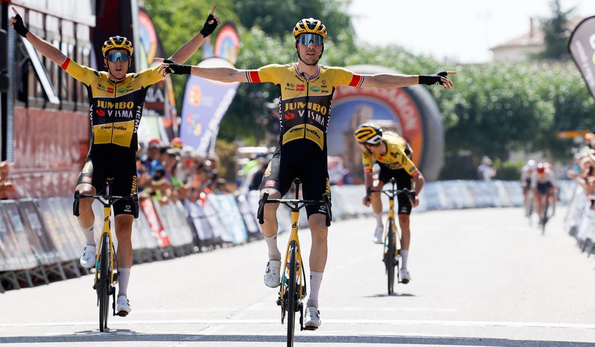 Timo Roosen encabeza el triplete del Jumbo Visma tras un accidentado final. Foto Luis Angel Gomez (Sprint Cycling Agency) Timo Roosen encabeza el triplete del Jumbo Visma tras un accidentado final. Foto Luis Angel Gomez (Sprint Cycling Agency)