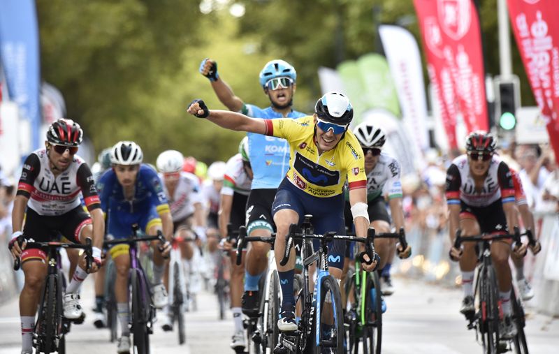 Alex Aranburu celebra su triunfo en el Tour du Limousin
