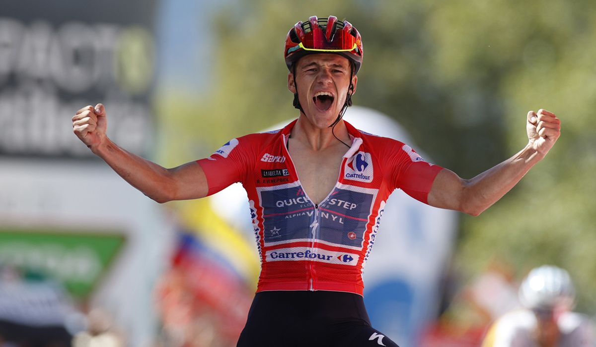 Evenepoel refuerza su liderato ganando en el Alto del Piornal. Foto Rafa Gomez   Sprint Cycling Agency 