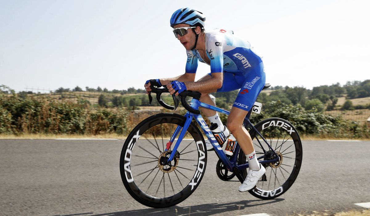 Simon Yates (BikeExchange-Jayco) en una imagen de la pasada Vuelta a Castilla y León. Foto: Rafa Gomez (Sprint Cycling Agency)