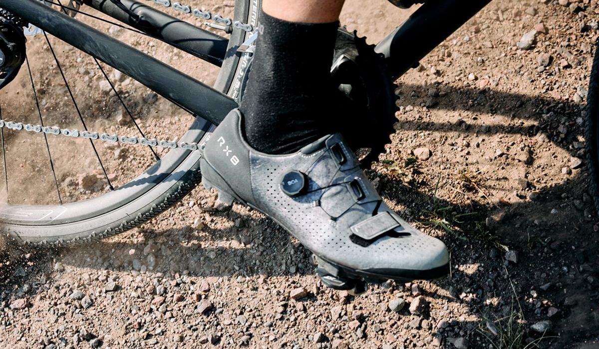 Nueva zapatilla de gravel Shimano RX801