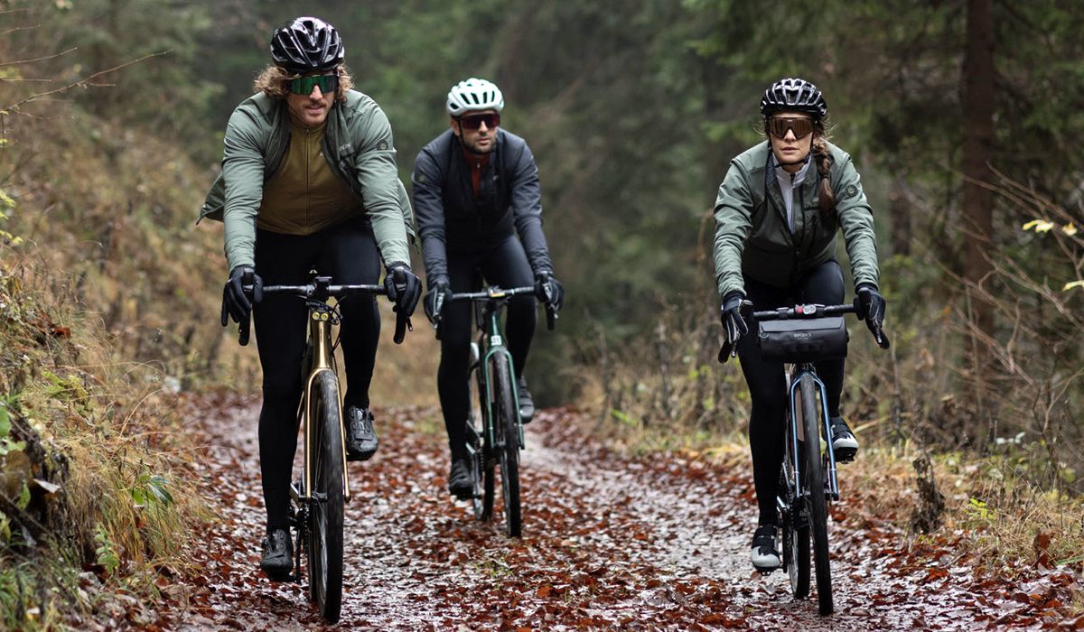 Santini presenta su colección de invierno de gravel, fabricada con tejidos técnicos Polartec