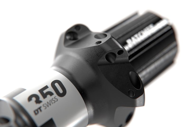 Los 350 presentan el mismo diseño que los DT Swiss 180 y 240 