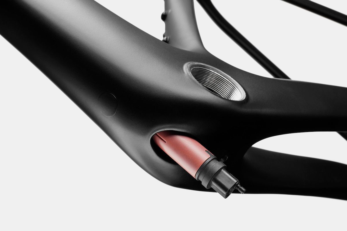 Nueva ubicación de la batería para grupos Shimano Di2 en el nuevo cuadro de la SuperSix EVO