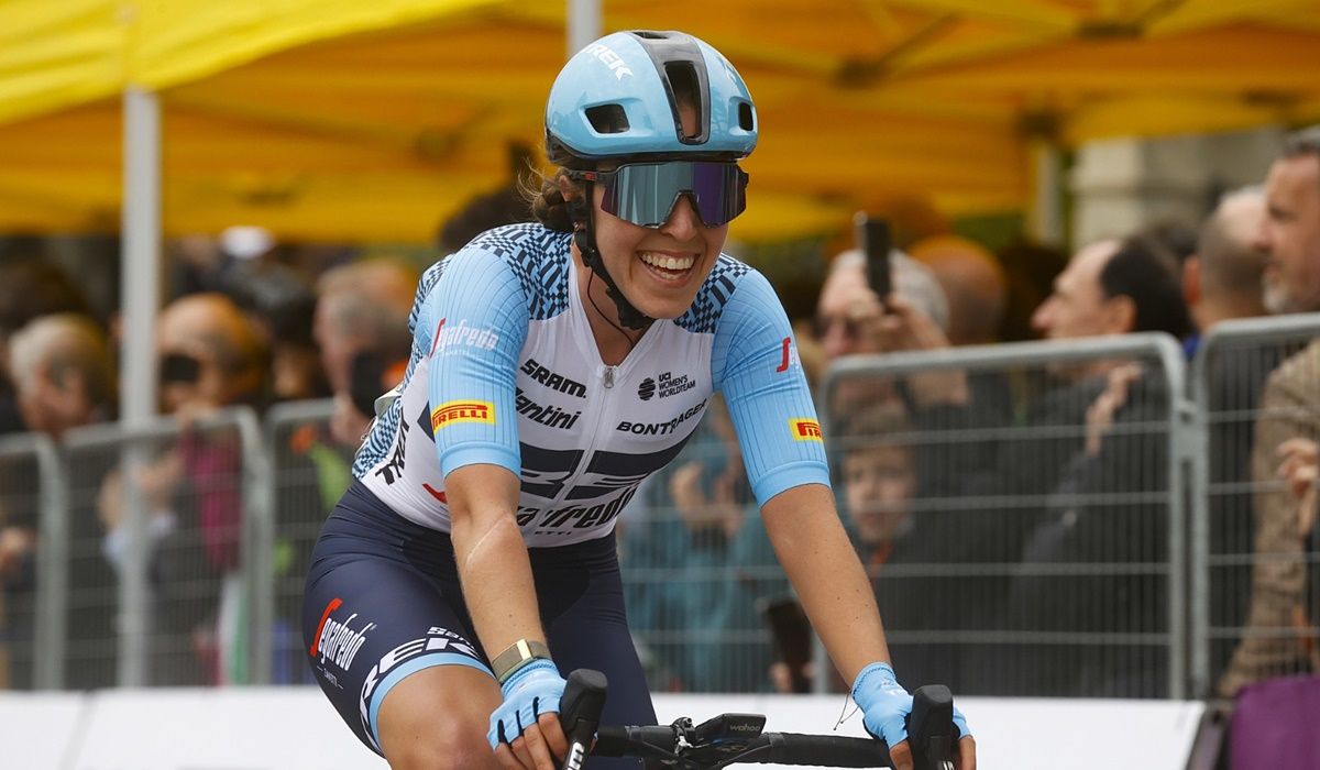 No podía estar más feliz Shirin Van Anrooij (Trek Segafredo) al cruzar la meta del Trofeo Alfredo Binda