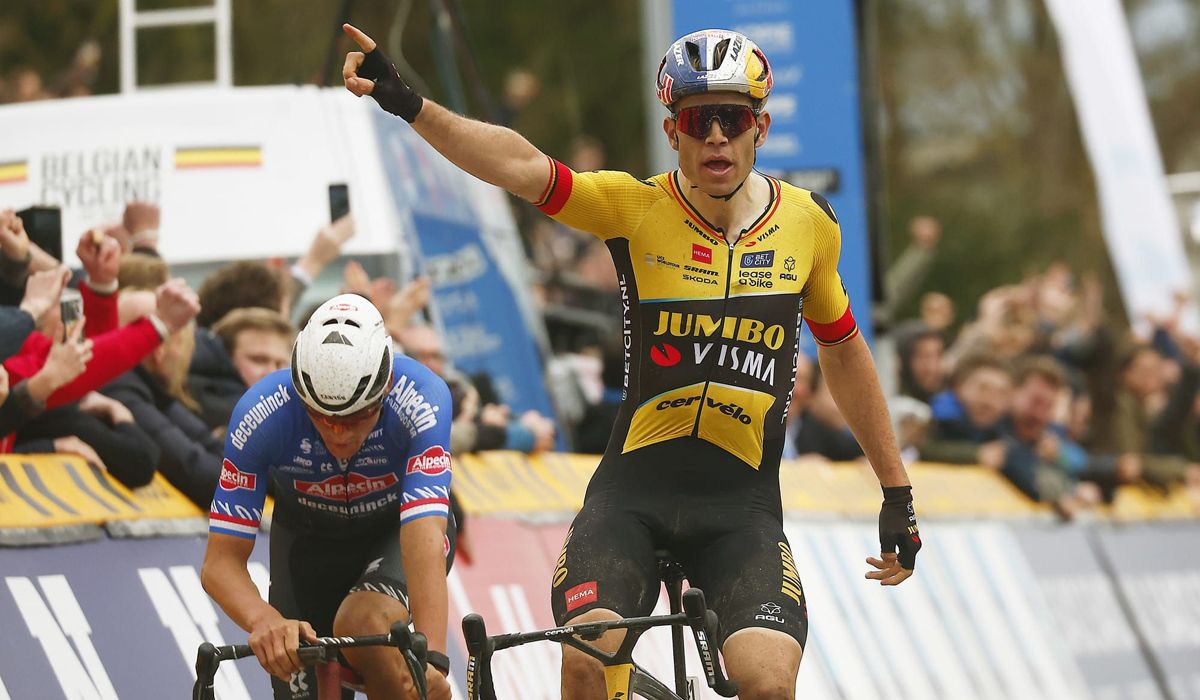 Van Aert gana la E3 Saxo Classic ante Van der Poel y Pogacar