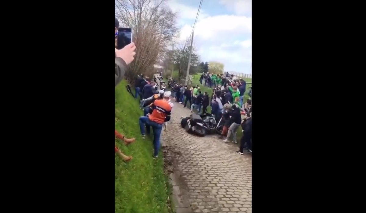 Una moto dio un buen susto en la E3 Saxo Classic
