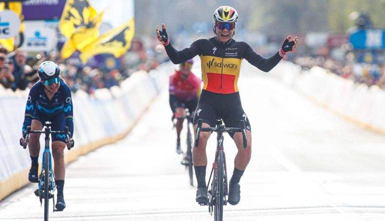 kopecky se lleva el tour de flandes femenino 2022