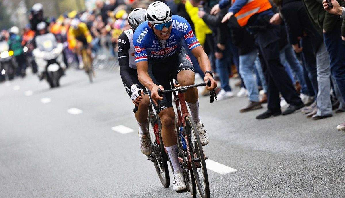 Mathieu Van der Poel (Alpecin Deceuninck) trató de aguantar de todas las maneras las embestidas de Pogacar