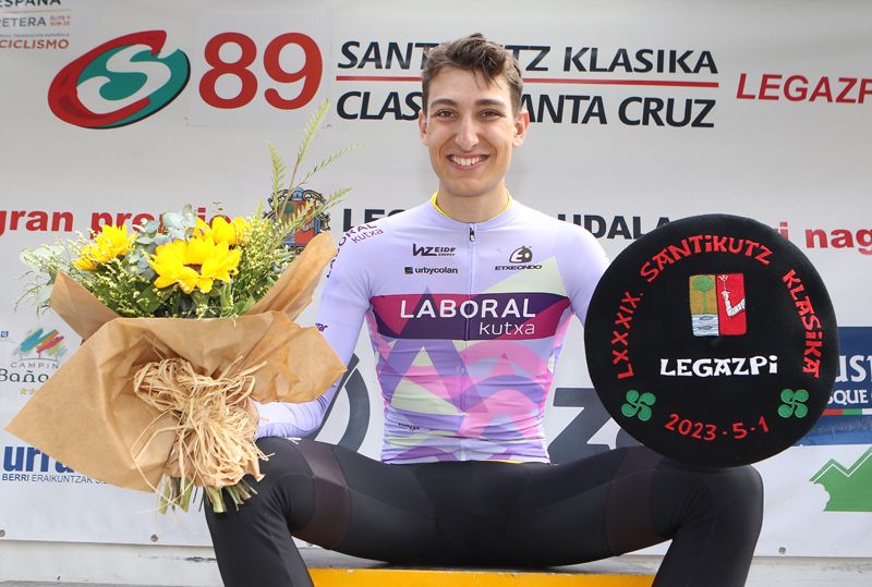 Unai Zubeldía en el podio