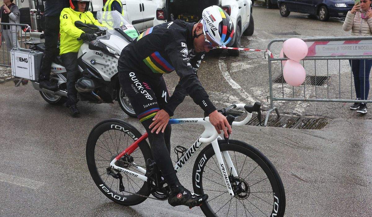 Evenepoel tomará la salida en la sexta etapa a pesar de los dolores en el costado derecho Evenepoel tomará la salida en la sexta etapa a pesar de los dolores en el costado derecho
