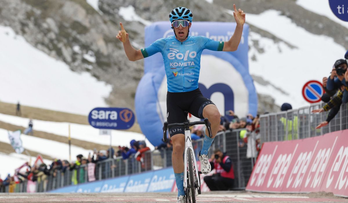 Davide Bais se corona en el Gran Sasso en una etapa sin batalla entre los favoritos Davide Bais se corona en el Gran Sasso en una etapa sin batalla entre los favoritos