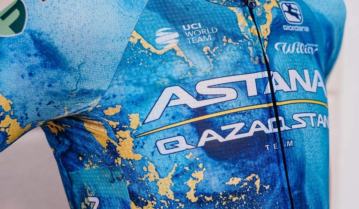 Astana Qazaqstan presenta su maillot para el próximo Tour de Francia Astana Qazaqstan presenta su maillot para el próximo Tour de Francia