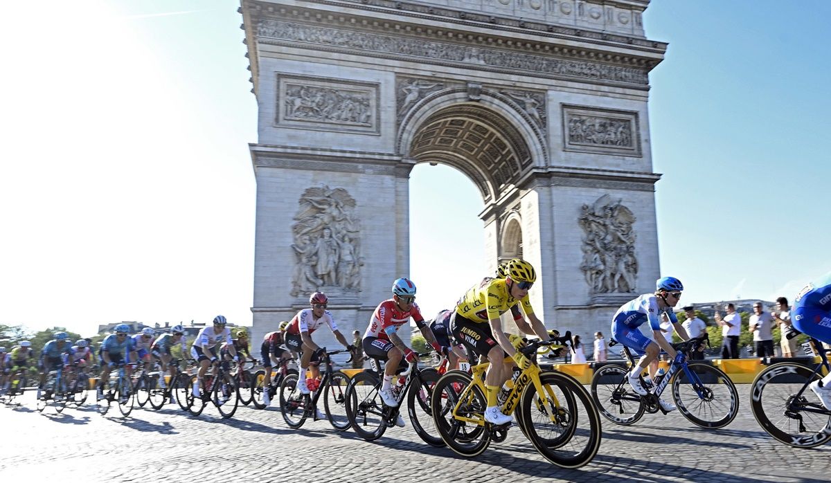 Jonas Vingegaard (Jumbo Visma) ya sabe lo que es recorrer París de amarillo