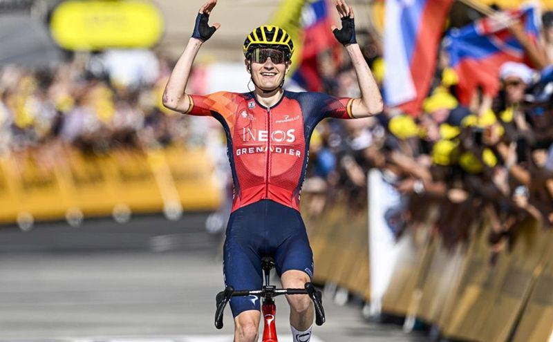 Carlos Rodriguez celebrando su victoria en Morzine