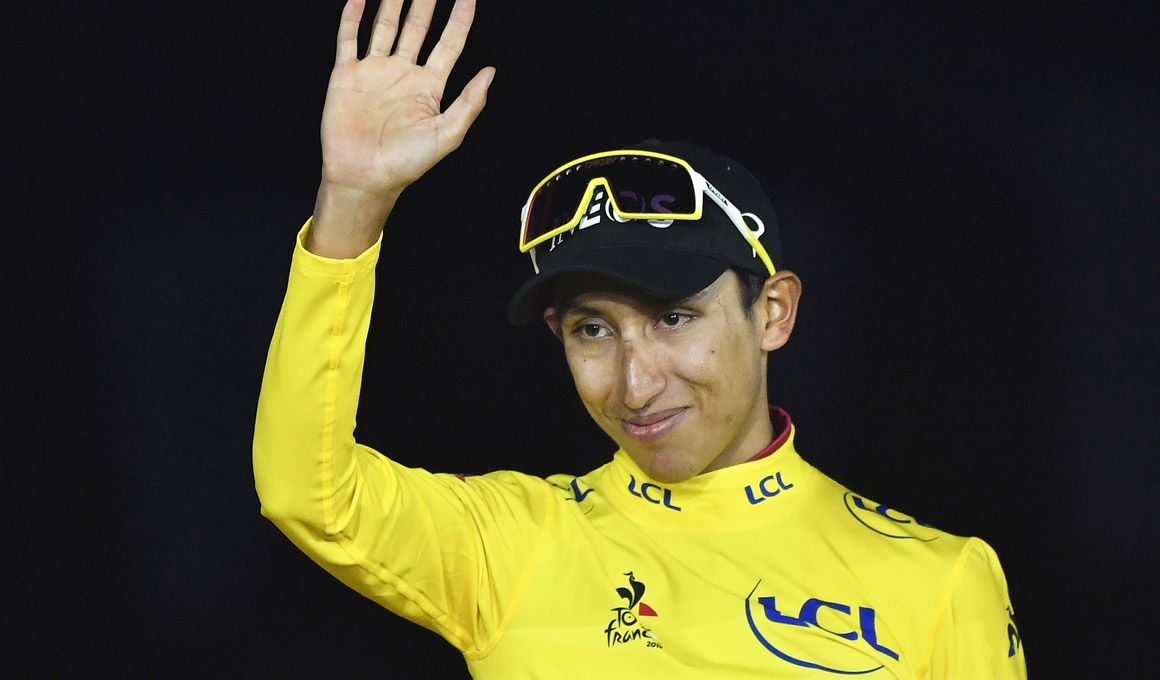 Egan Bernal viaja a Colombia y llega a su pueblo en helicóptero