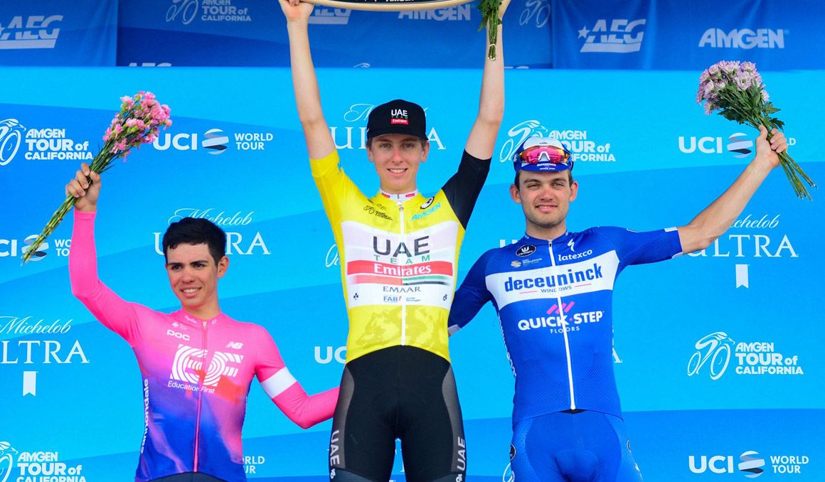 Podio del Tour de California 2019, con Tadej Pogacar (ganador) escoltado por Sergio Higuita y Kasper Asgreen.  