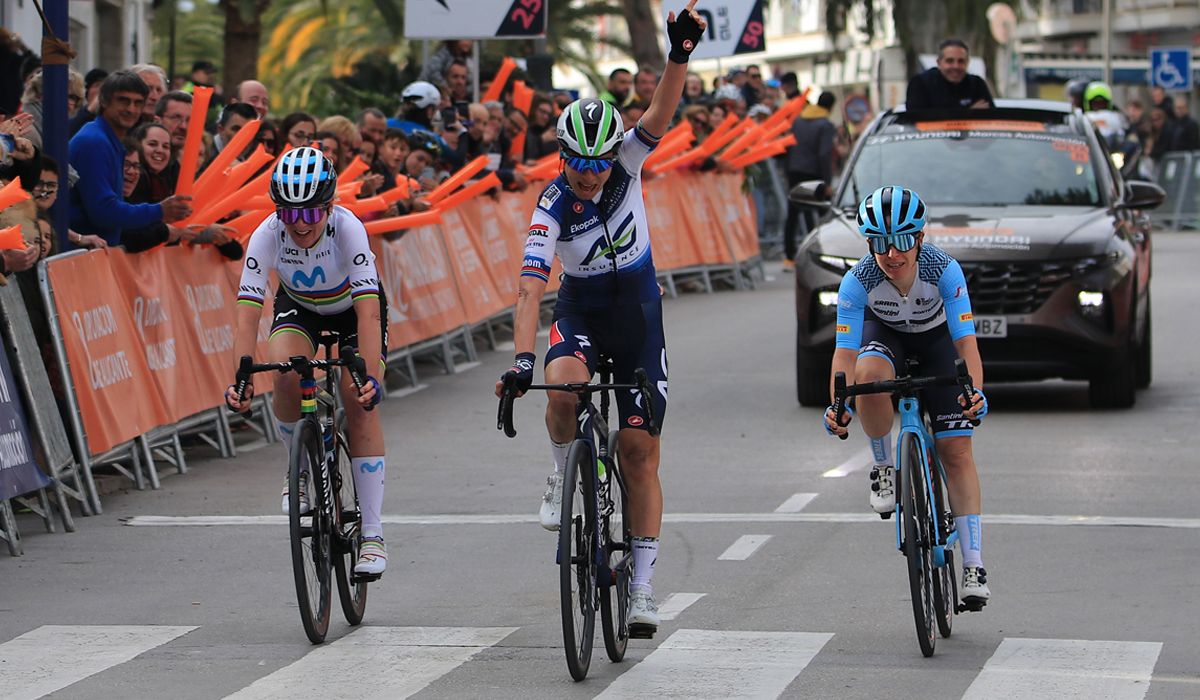 Ashleigh Moolman en una de sus victorias de 2023, en la Setmana Ciclista Valenciana