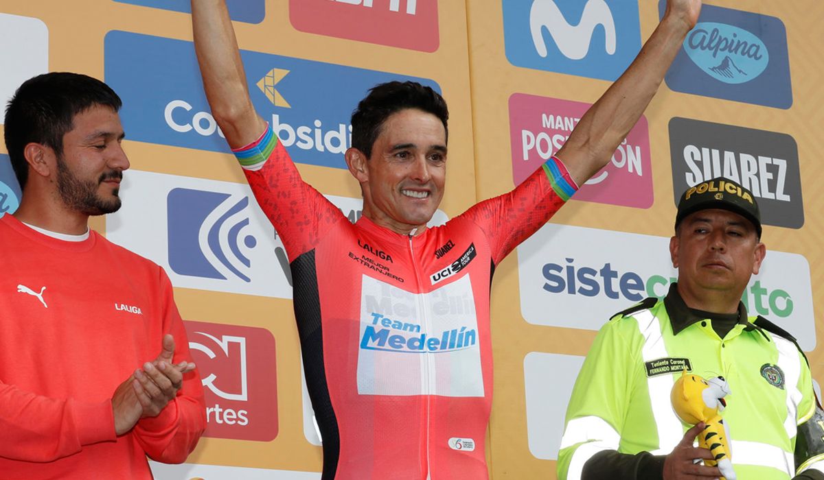 Óscar Sevilla en el podio del Tour Colombia Óscar Sevilla en el podio del Tour Colombia
