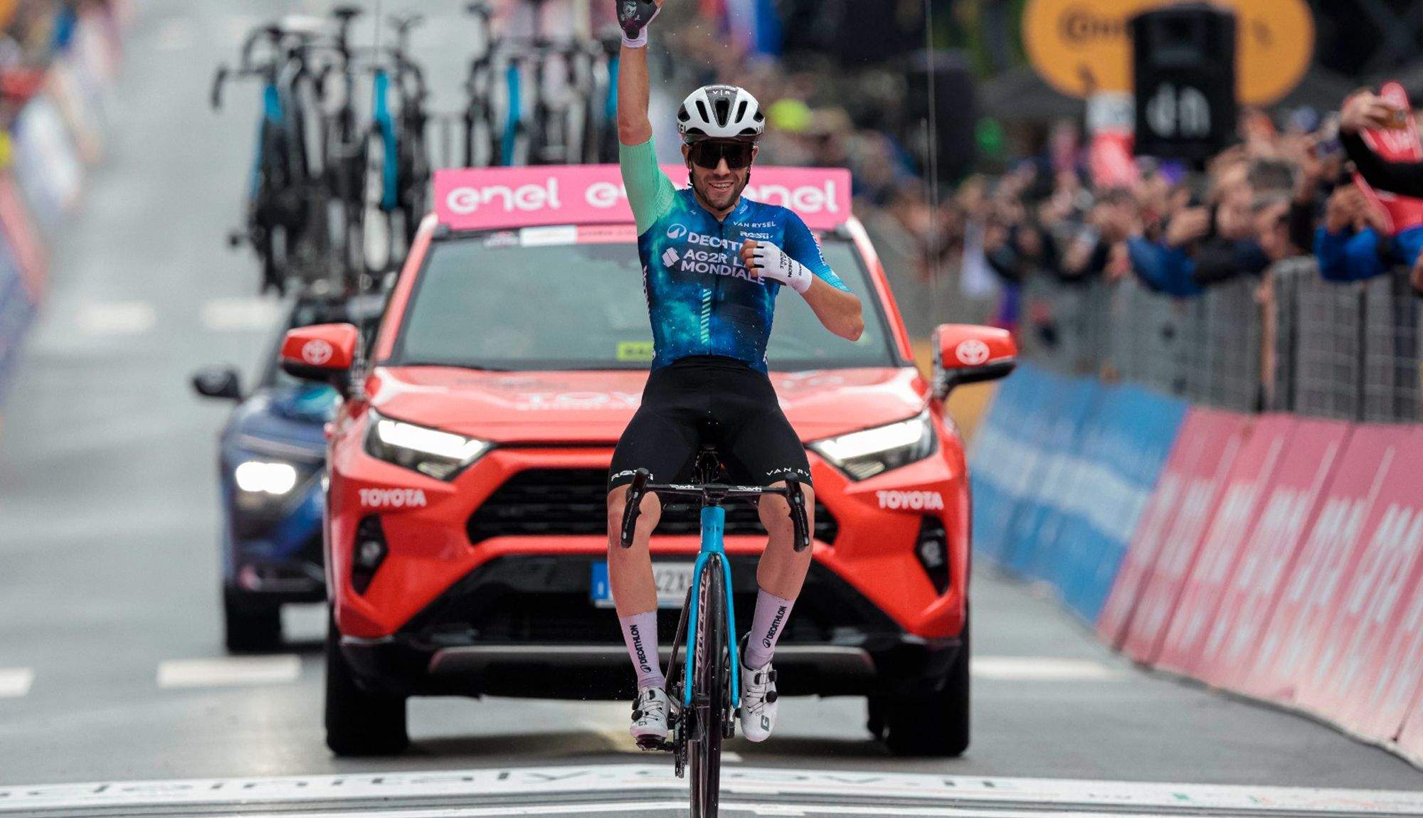 Vendrame remata la fuga en la 19ª etapa del Giro