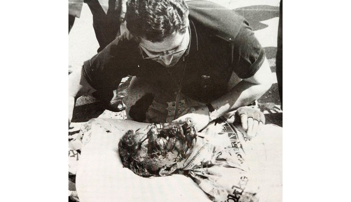 El doctor Fernando Astorqui atendiendo a Jaume Salvá,