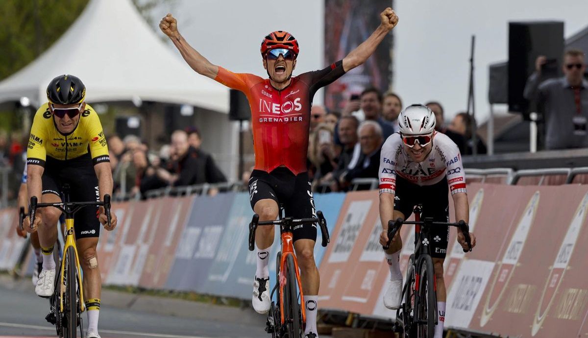 Tom Pidcock celebrando su victoria en la Amstel Gold Race 2024 Tom Pidcock celebrando su victoria en la Amstel Gold Race 2024