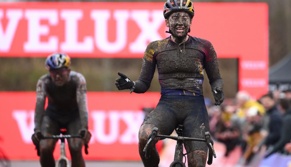 Blanca Vas celebra su primera victoria de la temporada en la Copa del Mundo. Foto: Sprint Cycling