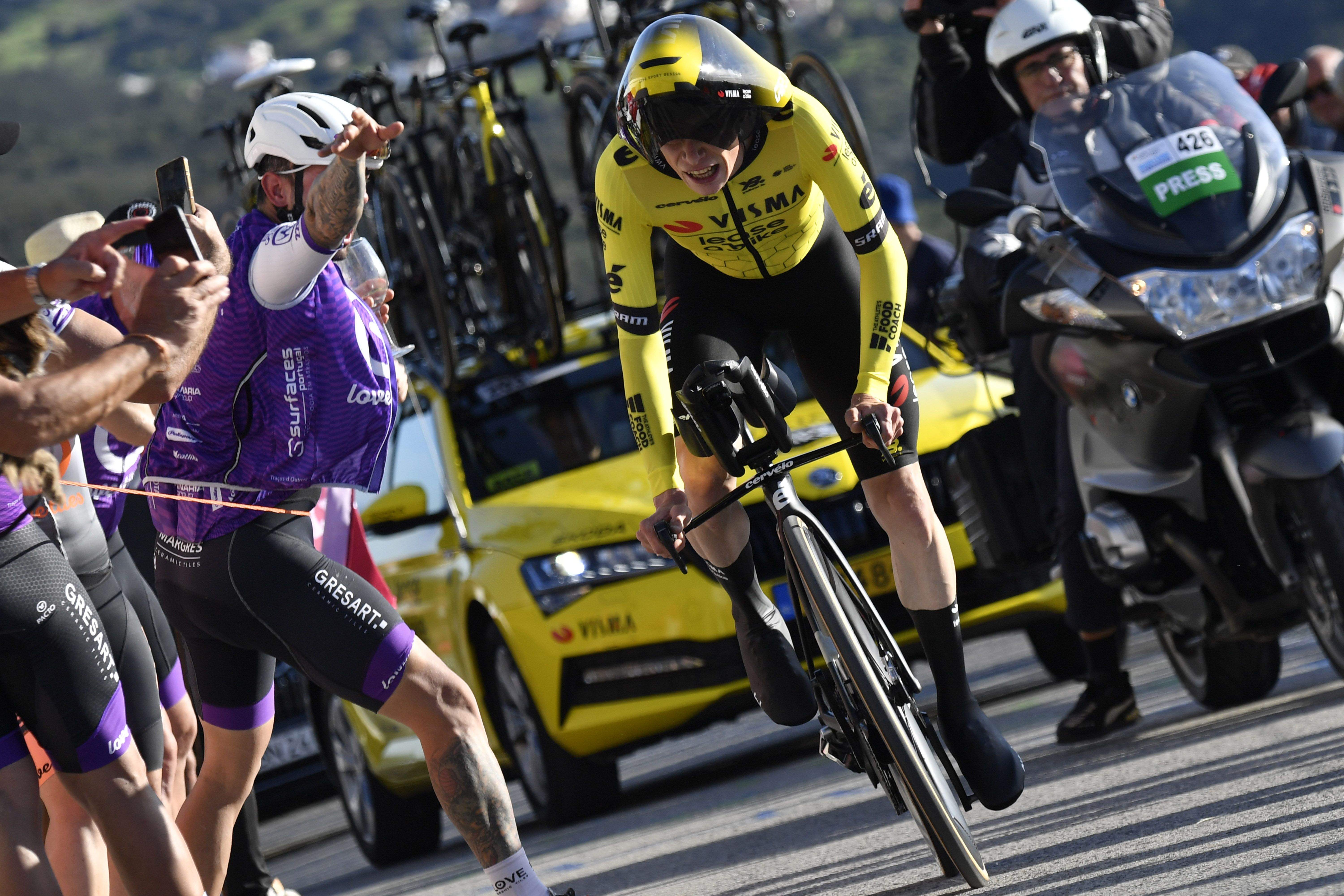 Jonas Vingegaard vuela en la contrarreloj y asalta el campeonato de la Volta al Algarve. Jonas Vingegaard vuela en la contrarreloj y asalta el campeonato de la Volta al Algarve.