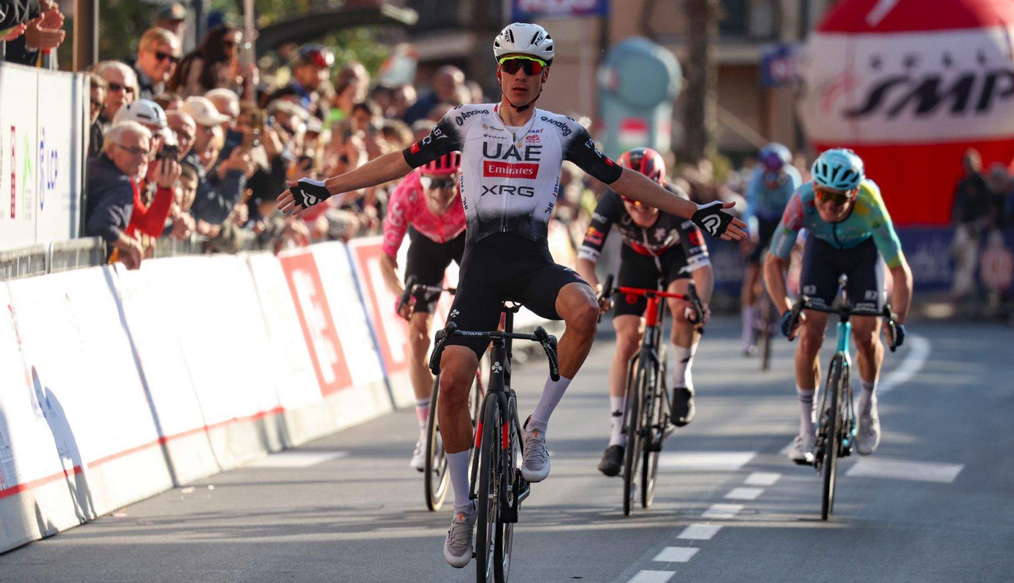 Juan Ayuso impone su autoridad en el Trofeo Laigueglia
