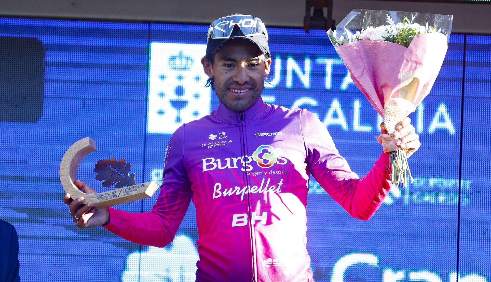 Sergio Chumil -en el podio de O Gran Camiño tras ganar la 4ª etapa- amplía su contrato con el Burgos Burpellet BH hasta 2027 Sergio Chumil -en el podio de O Gran Camiño tras ganar la 4ª etapa- amplía su contrato con el Burgos Burpellet BH hasta 2027