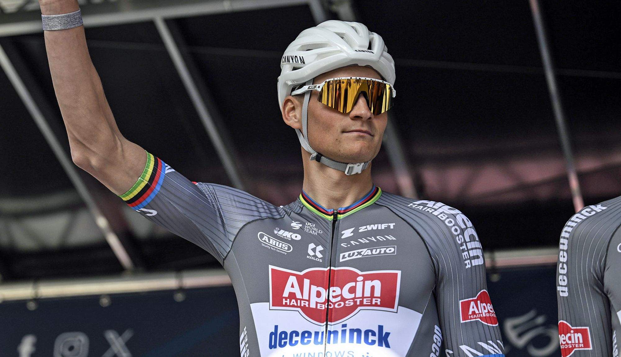 Mathieu van der Poel antes de una etapa de la reciente Tirreno-Adriático Mathieu van der Poel antes de una etapa de la reciente Tirreno-Adriático