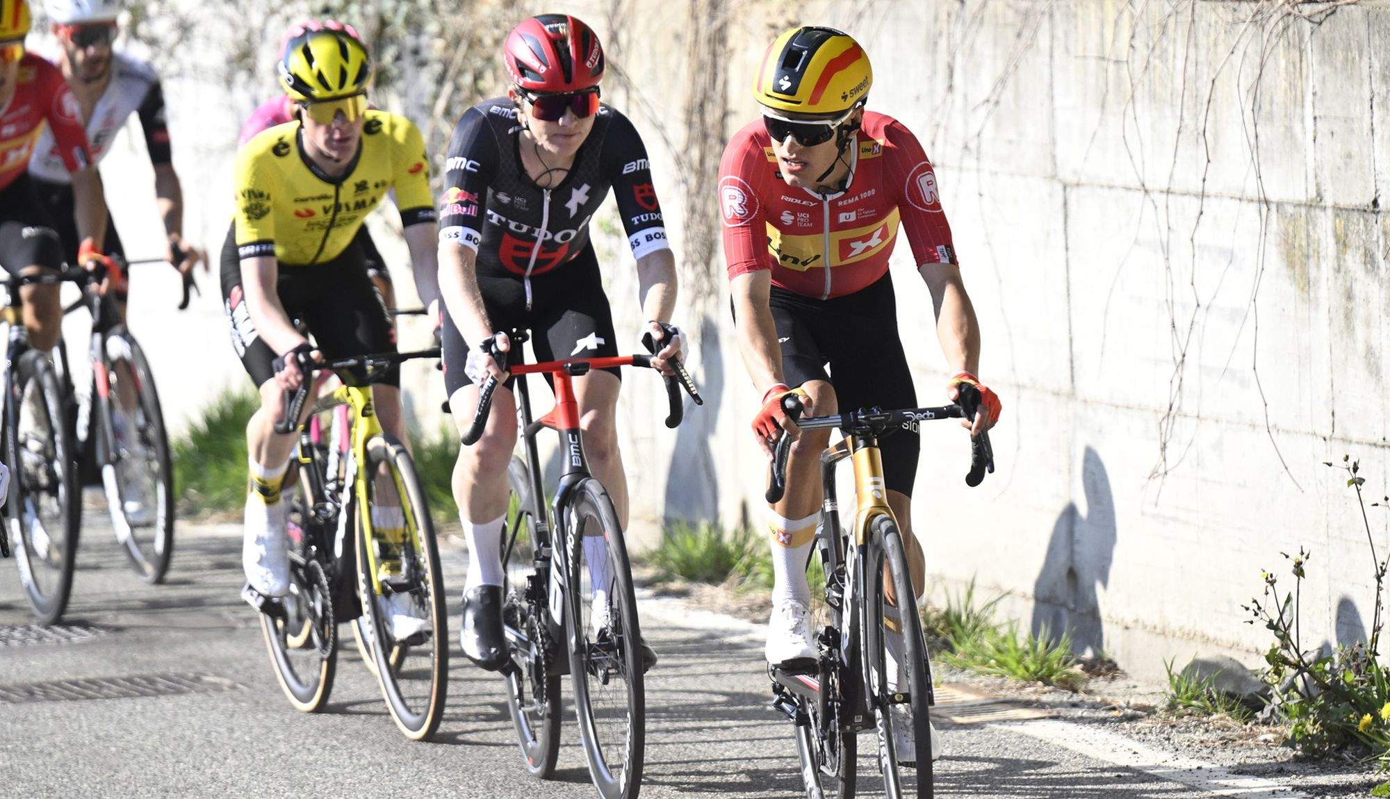 Uno X y Tudor, dos de los equipos invitados al Tour 2025