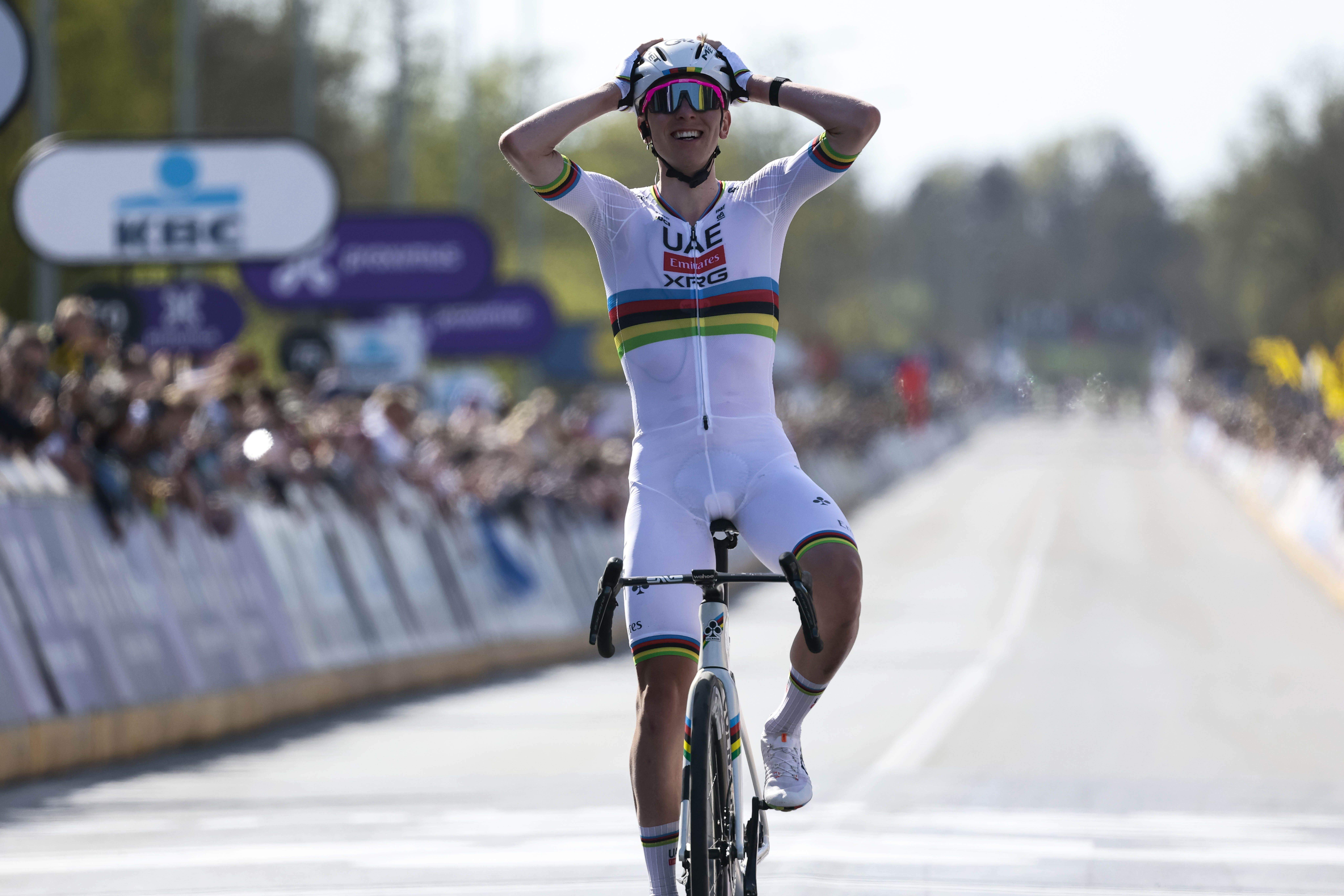 Tadej Pogacar se adueña del Tour de Flandes por segunda vez en su carrera.