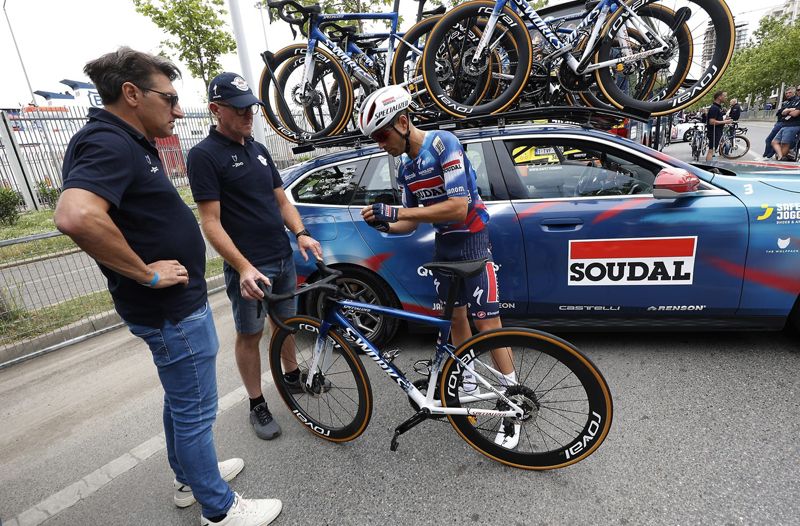 Mikel landa antes de la salida en la 1ª etapa del Giro