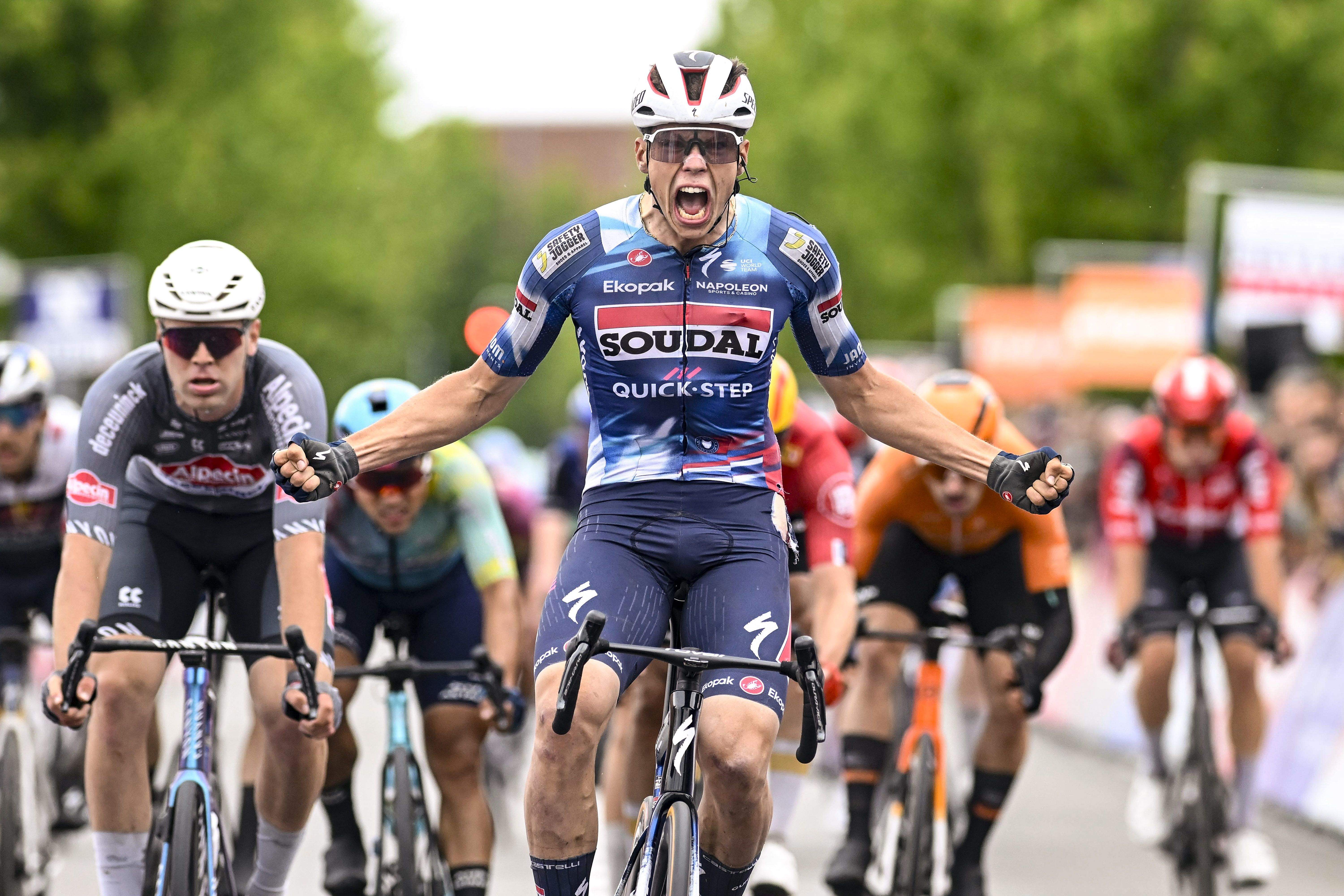 Paul Magnier domina el esprint con puño de hierro y se alza con la victoria en la Heistse Pijl. Paul Magnier domina el esprint con puño de hierro y se alza con la victoria en la Heistse Pijl.