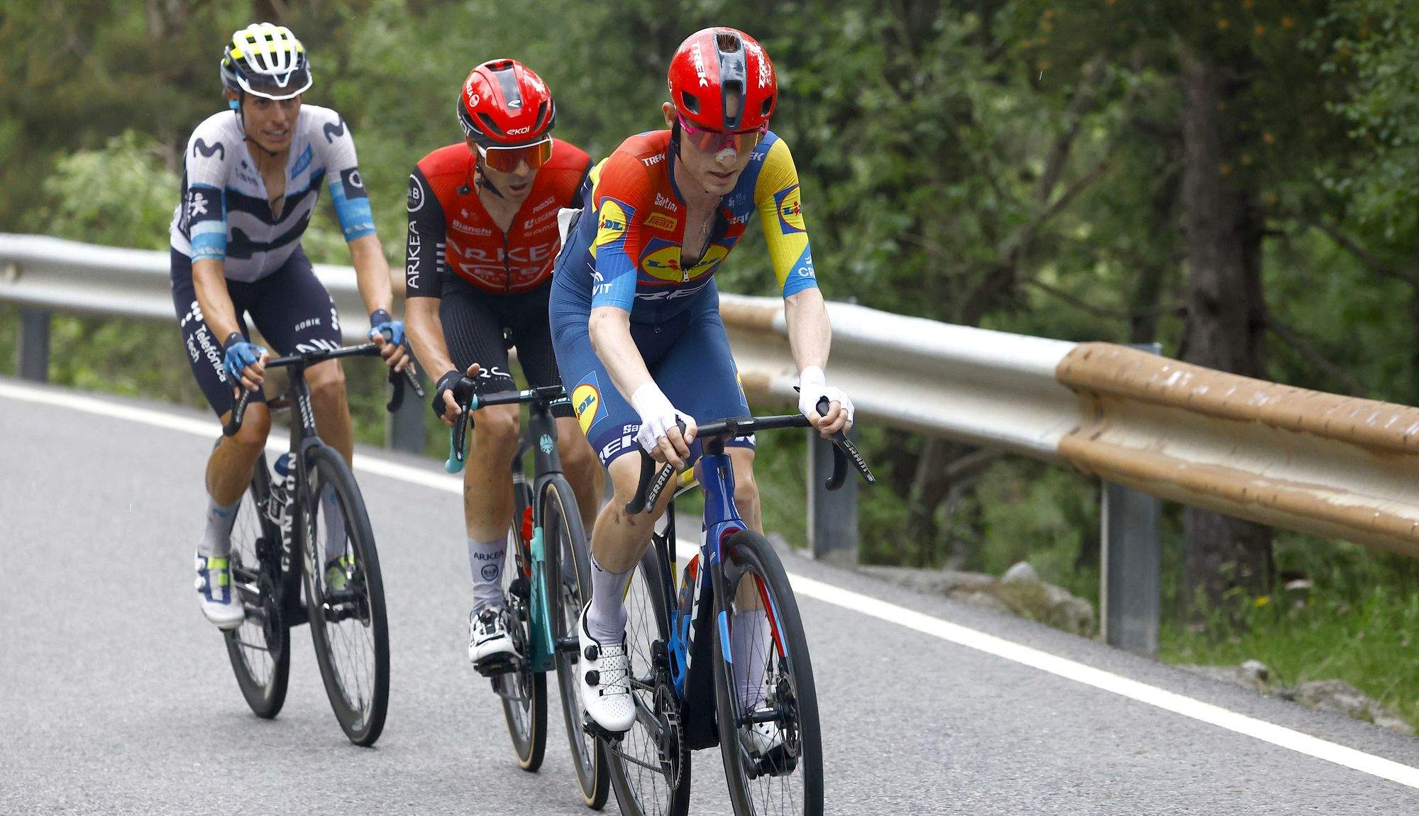 Mattias Skjelmose, Cristián Rodríguez y Enric Mas, en la reciente Andorra MoraBanc Clàssica. Los tres serán de la partida en el Tour.