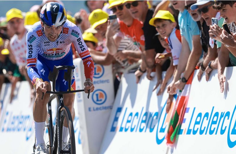 Gran crono de Primoz Roglic, que gana opciones de cara al podio.