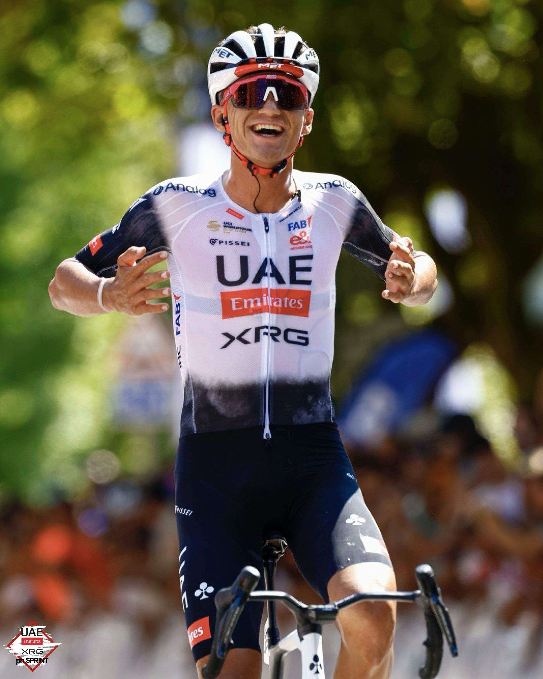 Isaac del Toro levanta los brazos y UAE domina en el Circuito de Gexto Isaac del Toro levanta los brazos y UAE domina en el Circuito de Gexto