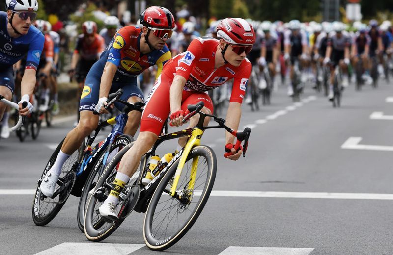 Jonas Vingegaard llega de rojo a Madrid para ganar su primera Vuelta a España Jonas Vingegaard llega de rojo a Madrid para ganar su primera Vuelta a España