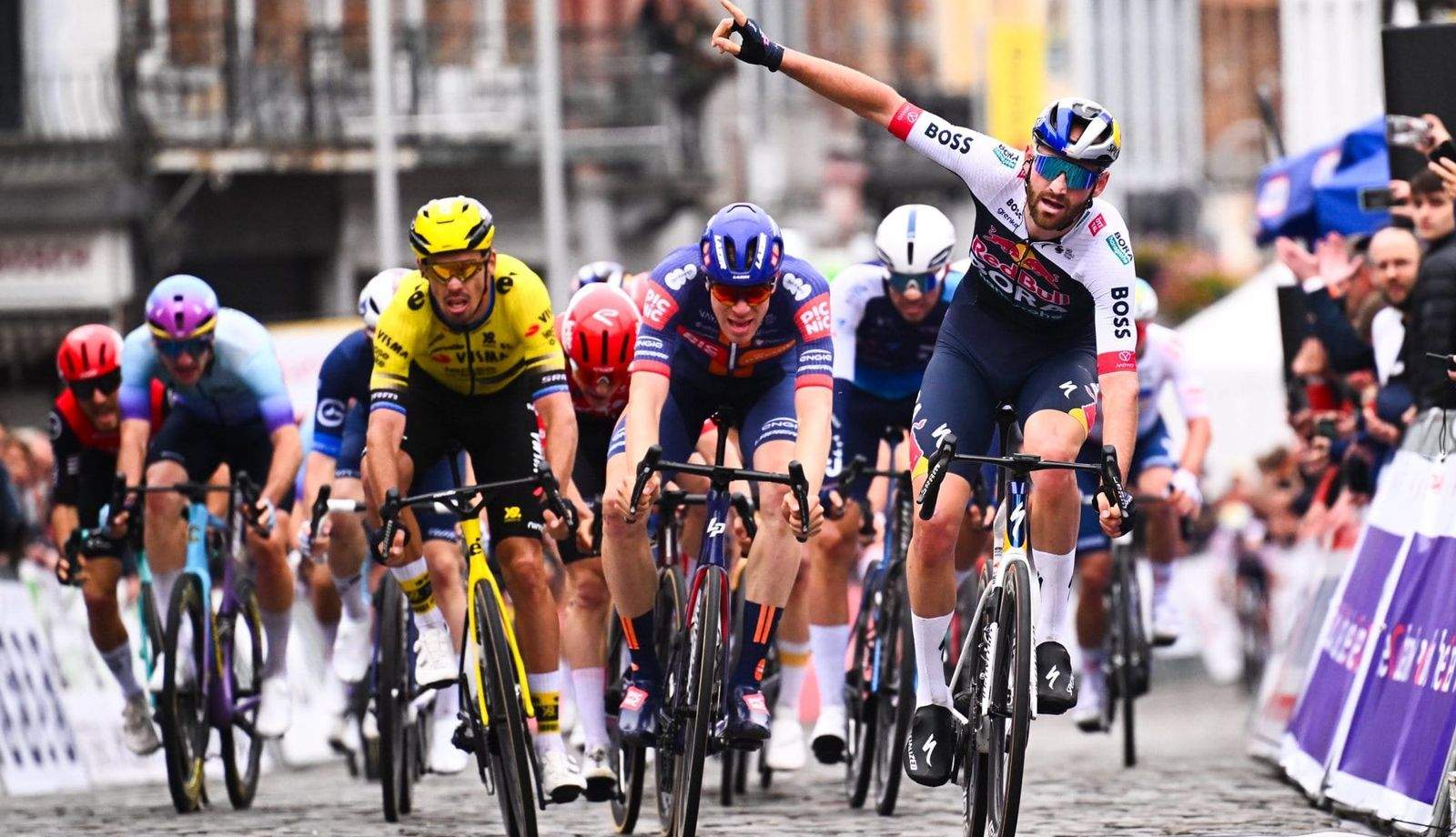 Jordi Meeus gana al sprint la Binche-Chimay-Binche Jordi Meeus gana al sprint la Binche-Chimay-Binche