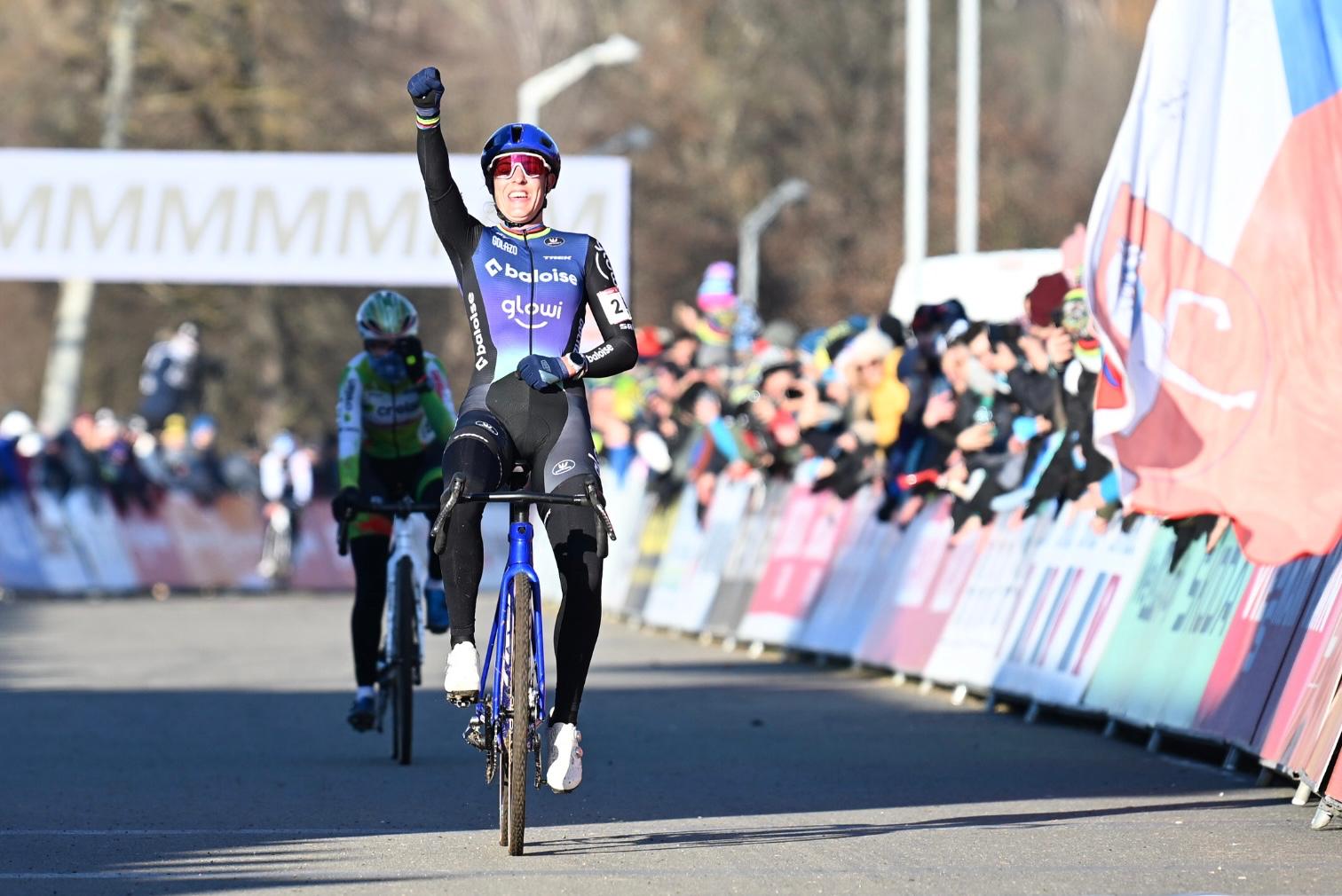 Lucinda Brand gobierna en la primera jornada de la Copa del Mundo de Ciclocross en Tábor Lucinda Brand gobierna en la primera jornada de la Copa del Mundo de Ciclocross en Tábor