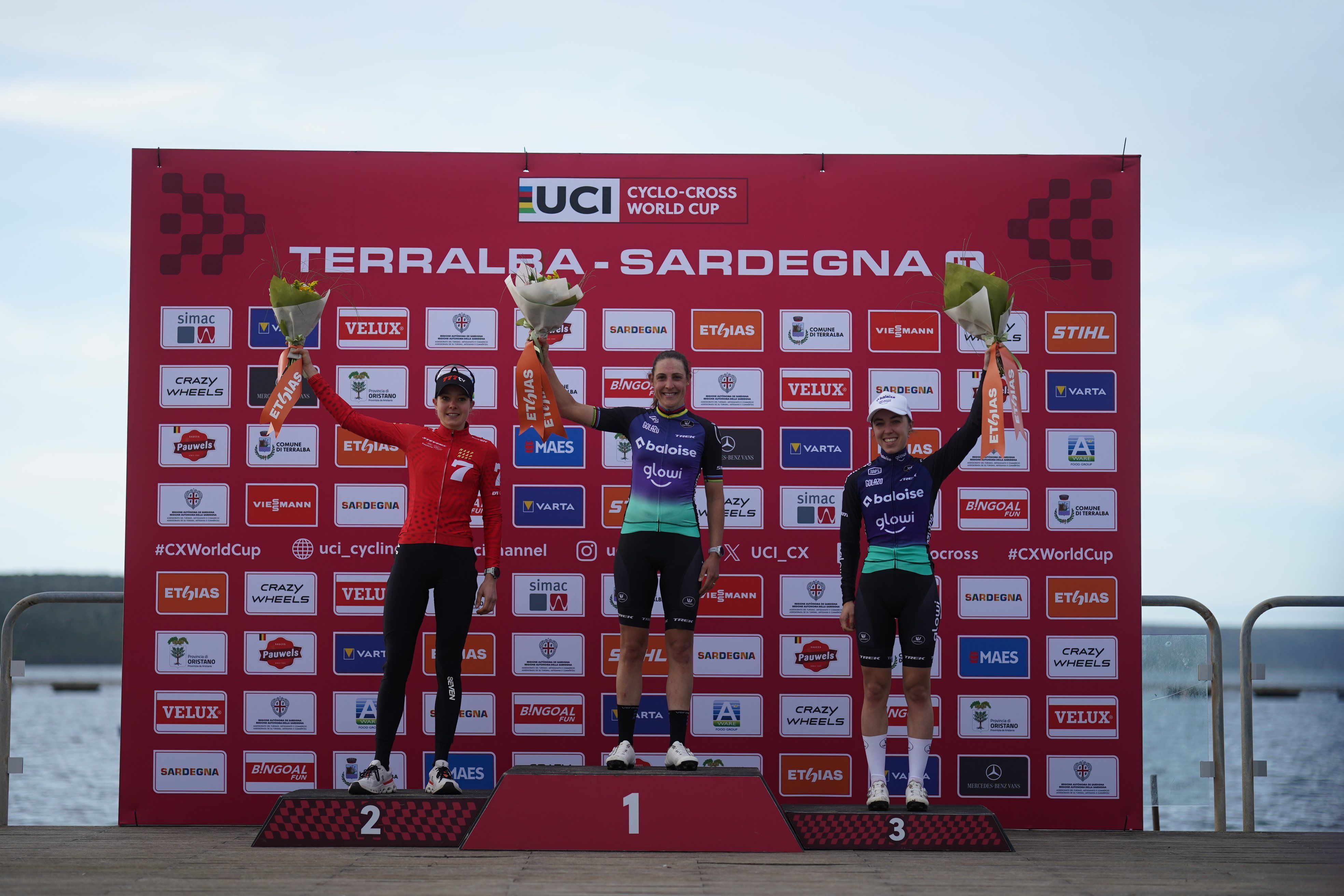 Lucinda Brand levanta los brazos en Terralba y asalta la Copa del Mundo de Ciclocross Lucinda Brand levanta los brazos en Terralba y asalta la Copa del Mundo de Ciclocross