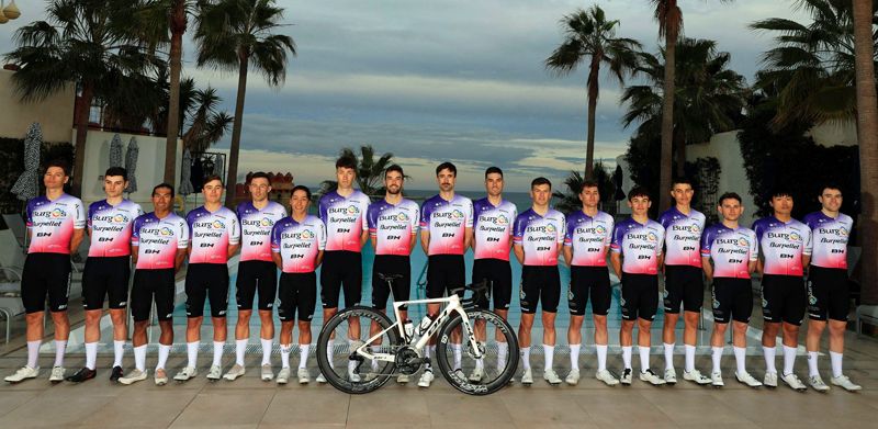 Los ciclistas del Burgos Burpellet BH estrenan su nueva equipación de SIROKO